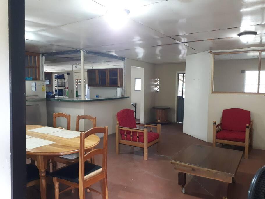 Gia'S Garage & Home For Bocas Travelers Almirante エクステリア 写真