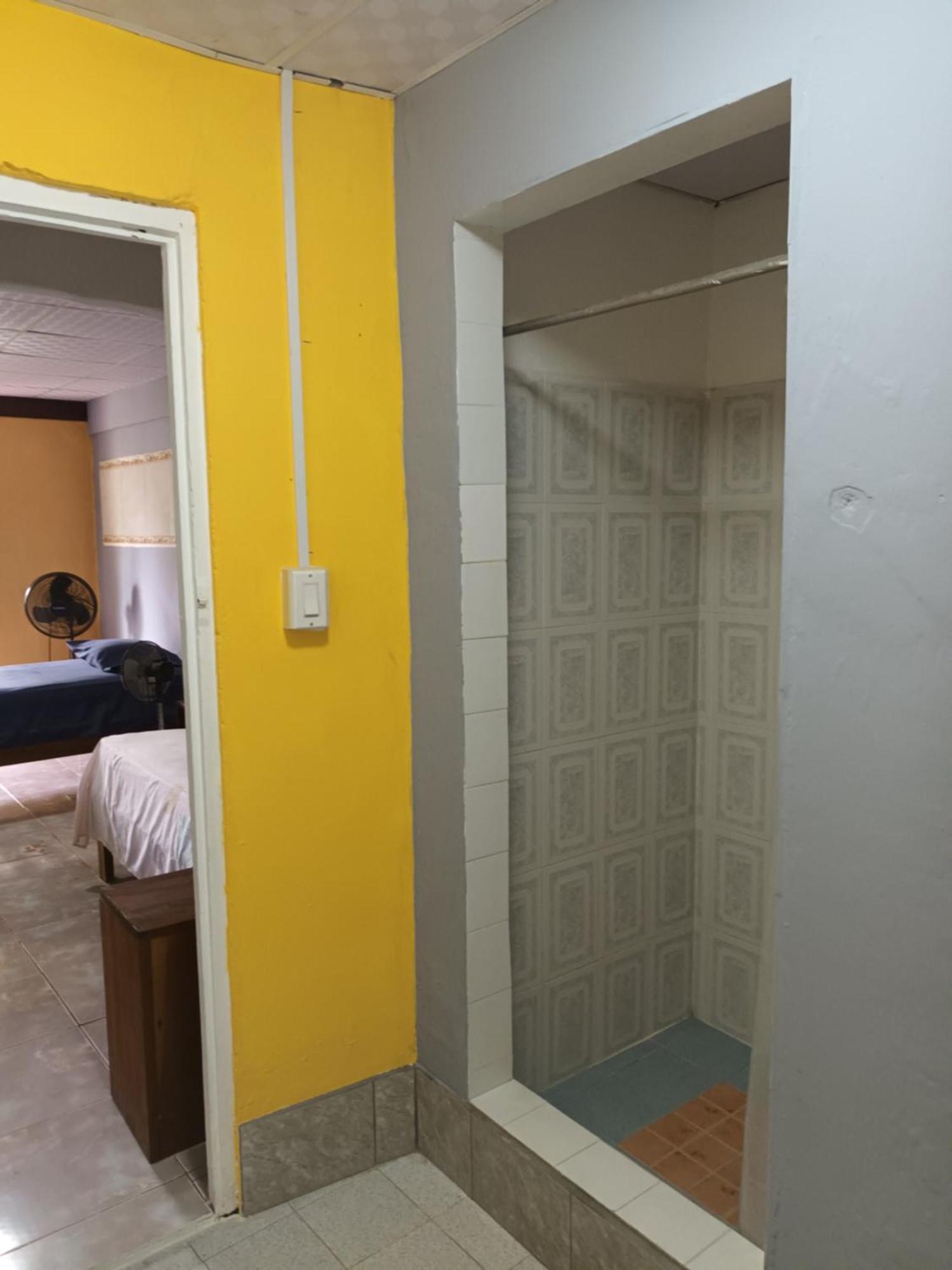 Gia'S Garage & Home For Bocas Travelers Almirante エクステリア 写真
